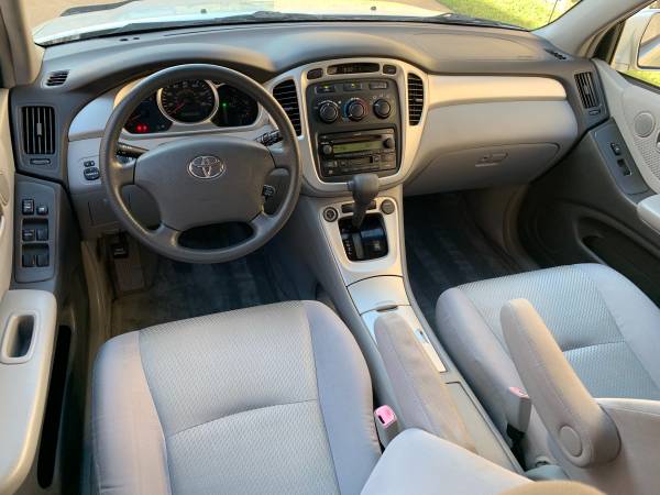 2005 Toyota Highlander sport clean title 4cyl for sale in Houston, TX – photo 14