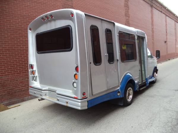 2007 Chevrolet 3500 Handicap Wheelchair Assesessable Mini Bus 85k -... for sale in Chicago, IL – photo 2