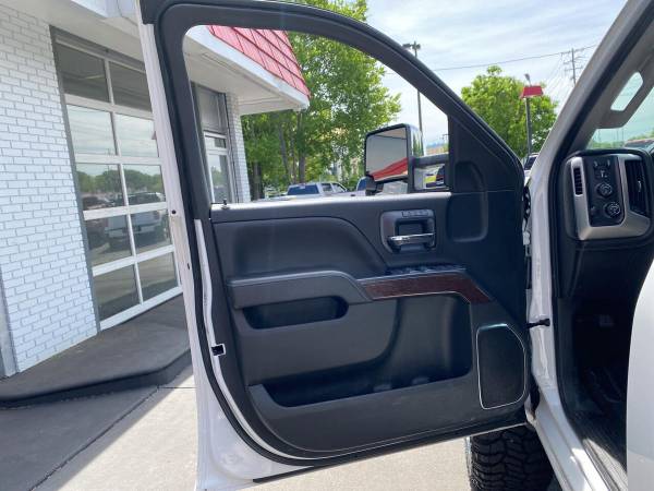 2018 GMC Sierra 2500HD SLT 4x4 4dr Crew Cab SB - CALL/TEXT TODAY! for sale in Charlotte, NC – photo 11