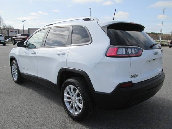 2021 Jeep Cherokee Latitude suv Bright White Clearcoat - cars & for sale in Bentonville, AR – photo 3