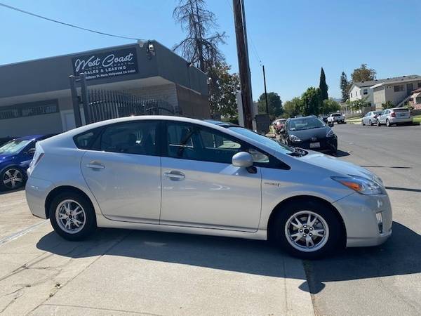 2011 Toyota Prius 5dr HB 5 with (2) 12V pwr outlets - cars & trucks... for sale in North Hollywood, CA – photo 6