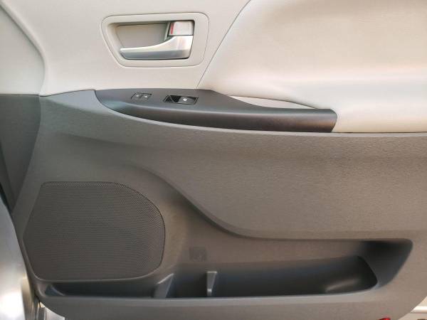 2017 Toyota Sienna LE Auto Access Seat GUARANTEED CREDIT APPROVAL! -... for sale in Waipahu, HI – photo 14