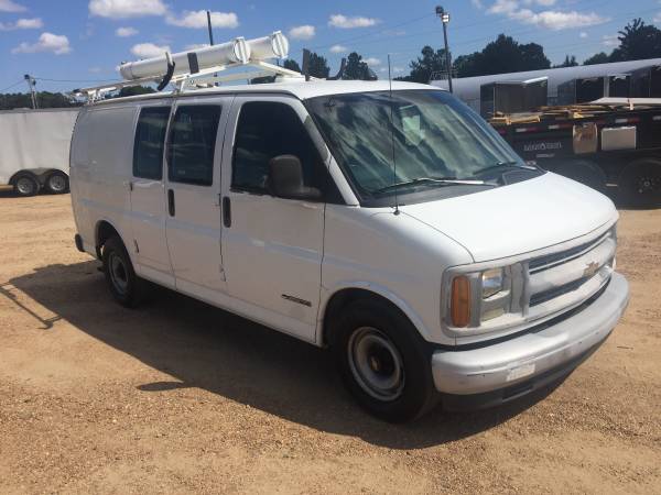 Chevy Van 2000 3/4 ton / just retired from at&t runs great LOW MILES for sale in Pearl, MS – photo 2