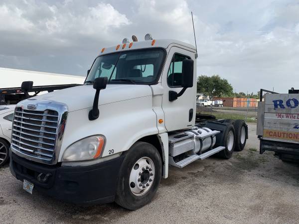 2009 freightliner Cascadia - cars & trucks - by owner - vehicle... for sale in Fort Myers, FL – photo 5