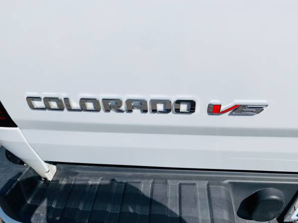 2019 Chevy Colorado Crew Cab-Nice White,V6,Cloth,5 passenger,LIKE NEW! for sale in Carpinteria, CA – photo 4