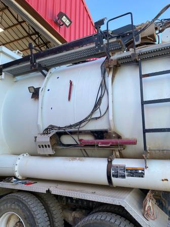 2015 Kenworth Guzzler Guzzcavator Hydro Vacuum Truck for sale in Pecos, TX – photo 9