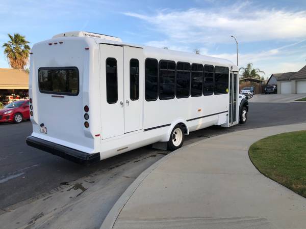 Ford F-550 Super-duty Aero Elite 26 Passenger bus/mini bus! - cars for sale in Bakersfield, CA – photo 5