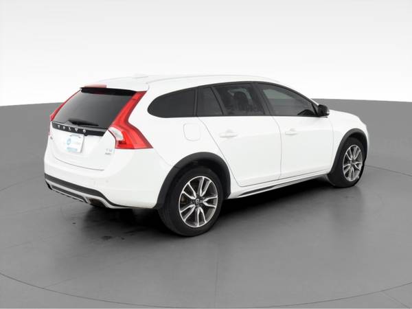 2018 Volvo V60 T5 Cross Country Wagon 4D wagon White - FINANCE... for sale in Washington, District Of Columbia – photo 11
