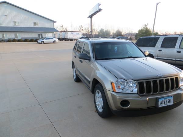 2005 Jeep Cherokee - cars & trucks - by owner - vehicle automotive... for sale in Iowa City, IA – photo 2