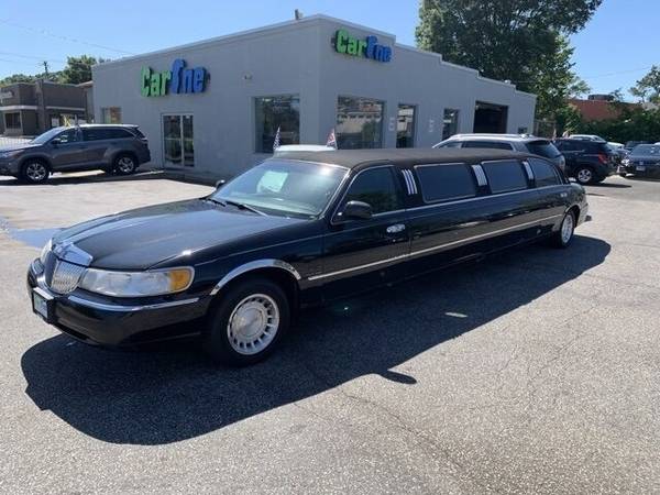 *2000* *Lincoln* *Town Car* *Executive 4dr Sedan w/ Limousine... for sale in Essex, MD – photo 2