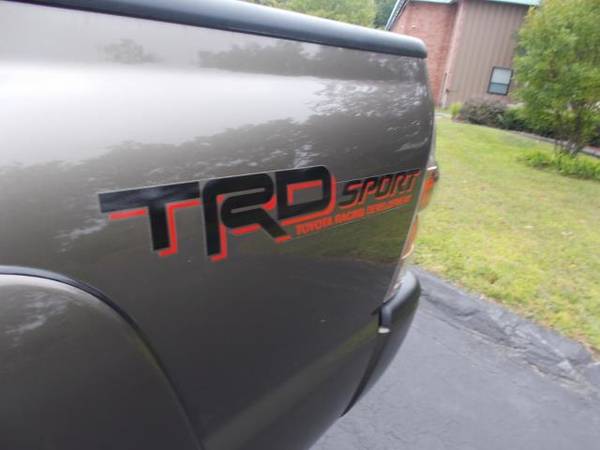 2015 Toyota Tacoma 4WD DOUBLE CAB V6 TRD SPORT - cars & trucks - by... for sale in Cohoes, VT – photo 10