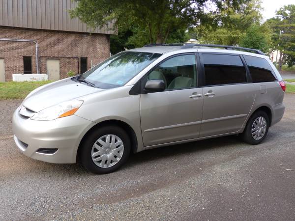 2010 TOYOTA SIENNA LE - cars & trucks - by owner - vehicle... for sale in Charlotte, NC