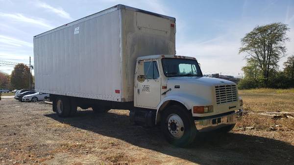 1997 International 4700 DT466E 26ft Box for sale in Grove City, OH – photo 2