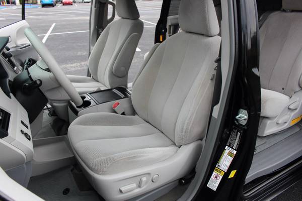 2014 Toyota Sienna LE Van great quality car extra clean - cars &... for sale in tampa bay, FL – photo 7