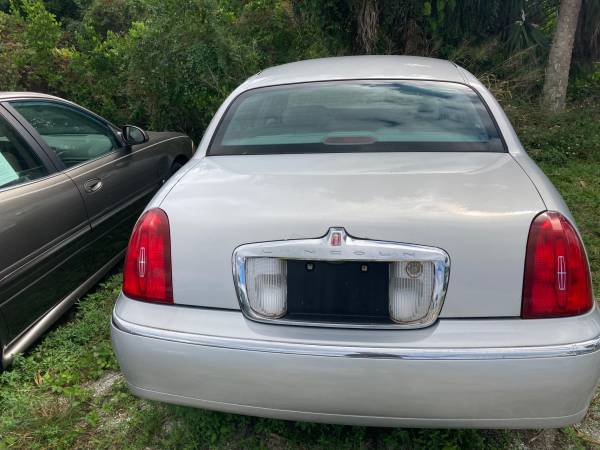 2002 Lincoln towncar signature series silver on grey leather... for sale in Sarasota, FL – photo 2