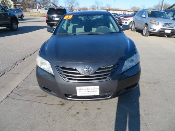 2009 Toyota Camry... 175,000 Miles... $3,999 - cars & trucks - by... for sale in Waterloo, IA – photo 2