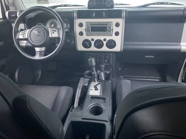 2013 Toyota FJ Cruiser Sport Utility 2D suv White - FINANCE ONLINE -... for sale in Fort Myers, FL – photo 21