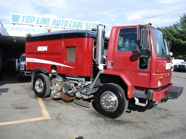 2005 Sterling SC8000 STREET SWEEPER, VACCUUM TRUCK,, 24K MILES -... for sale in South Amboy, NY – photo 2