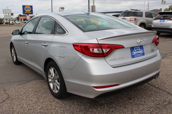 2015 Hyundai Sonata SE - cars & trucks - by dealer - vehicle... for sale in Wisconsin Rapids, WI – photo 6