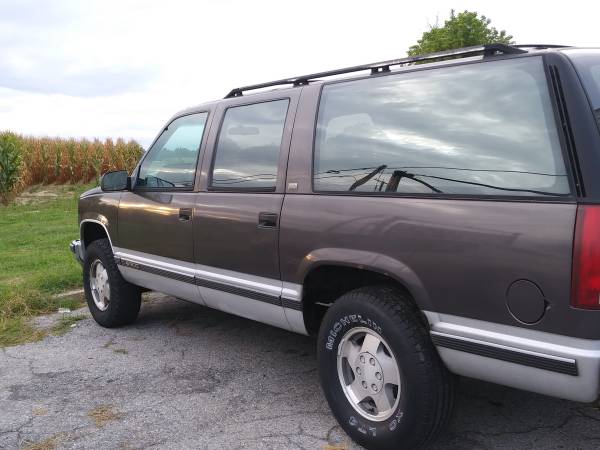 $1600 SUBURBAN 1993 RUNS GREAT TAGGED for sale in Saint Georges, DE – photo 9