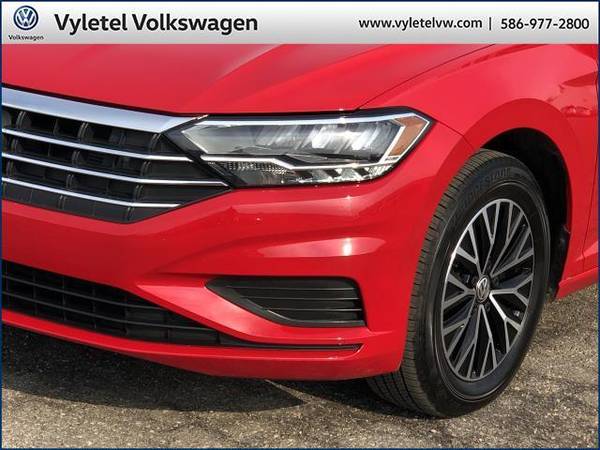 2019 Volkswagen Jetta sedan SE Auto w/ULEV - Volkswagen Tornado Red for sale in Sterling Heights, MI – photo 6