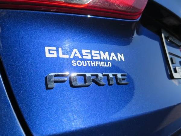2018 Kia Forte Blue for sale in Southfield, MI – photo 5