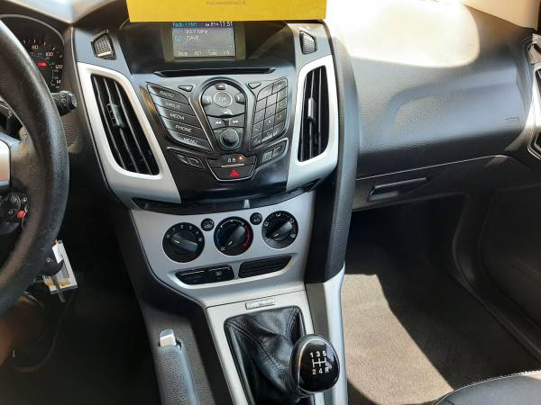 2014 Ford focus SE Hatch Back ONE OWNER - - by dealer for sale in Greenville, SC – photo 17