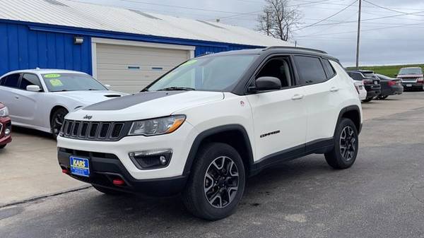 2019 Jeep Compass Trailhawk suv White - - by dealer for sale in Pleasant Hill, IA – photo 2