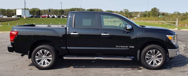 ~ ~ ~ 2019 Nissan Titan SL Crew Cab 4x4 ( ONLY 10K MILES!!! ) ~ ~ ~... for sale in Mukwonago, WI – photo 5