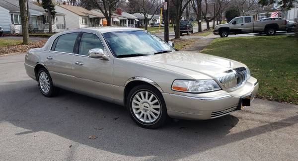 Lincoln Town Car 04 - chrome package - cars & trucks - by owner -... for sale in Rochester , NY – photo 3