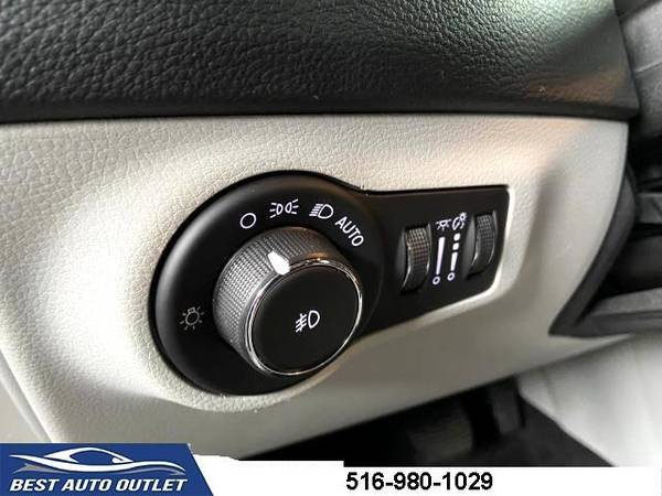 2017 Jeep Compass Limited 4x4 SUV - cars & trucks - by dealer -... for sale in Floral Park, NY – photo 21