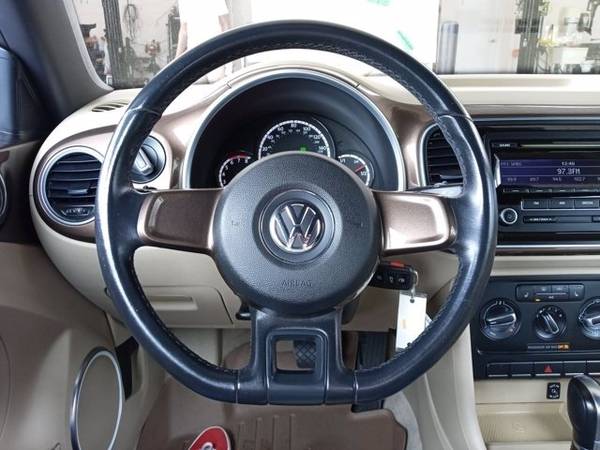 2013 Volkswagen BEETLE CONVERTIBLE 2 5L 70s Edition for sale in Wilmington, NC – photo 14