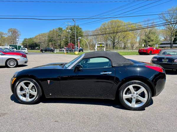 Look What Just Came In! A 2006 Pontiac Solstice with only for sale in South Windsor, CT – photo 12
