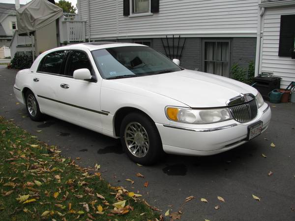 2000 Lincoln Town Car Signature - cars & trucks - by owner - vehicle... for sale in North Attleboro, MA – photo 6