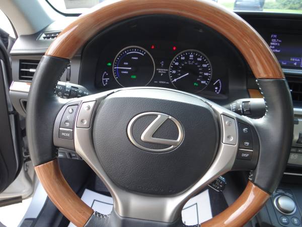 2014 Lexus ES 300H Hybrid- MUST SEE LIKE NEW! ES350 for sale in Londonderry, VT – photo 13