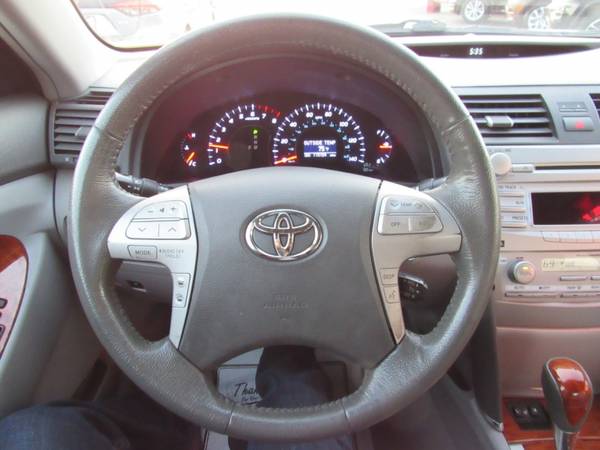 2011 Toyota Camry XLE - cars & trucks - by dealer - vehicle... for sale in Rockford, IL – photo 18