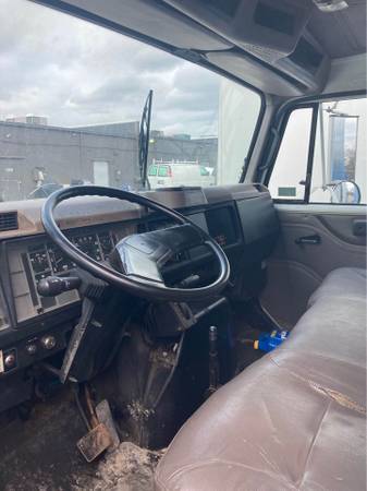 2000 International 4000 series 4700 refer truck straight 6 box truck for sale in Utica, MI – photo 8