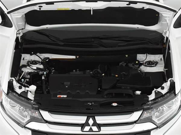 2017 Mitsubishi Outlander SE Sport Utility 4D suv White - FINANCE for sale in Carrollton, TX – photo 4