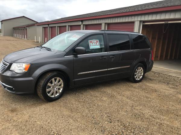 2016 Chrysler town & country - cars & trucks - by owner - vehicle... for sale in Schoolcraft, MI – photo 2
