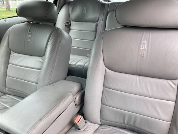 2002 Lincoln towncar signature series silver on grey leather... for sale in Sarasota, FL – photo 7