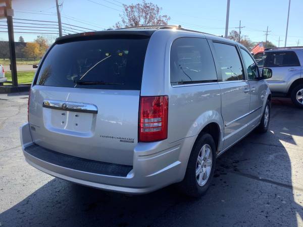 Accident Free! 2010 Chrysler Town & Country! 3rd Row! - cars &... for sale in Ortonville, OH – photo 5
