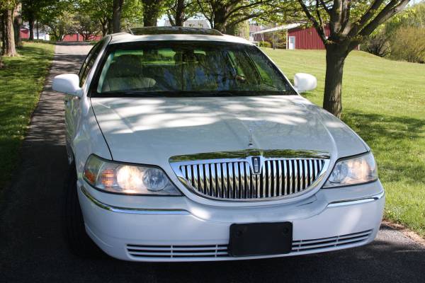 2003 Lincoln Town Car Limited Signature 3950 - - by for sale in Other, IL – photo 9