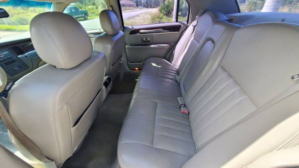 2007 Lincoln Town Car - cars & trucks - by owner - vehicle... for sale in Lehigh Acres, FL – photo 8