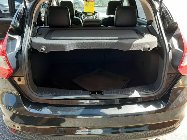 2014 Ford focus SE Hatch Back ONE OWNER - - by dealer for sale in Greenville, SC – photo 9