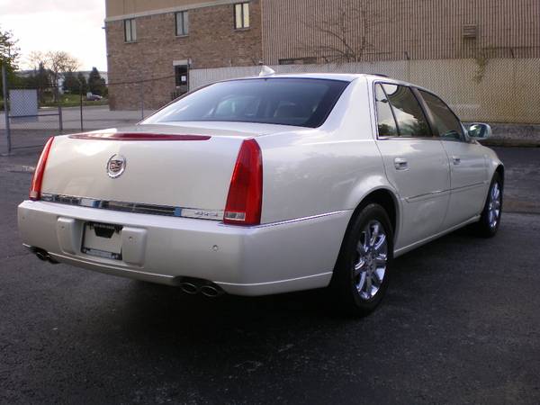 2009 CADILLAC DTS W/1SC, CLEAN CARFAX - - by dealer for sale in Carmel, IN – photo 7