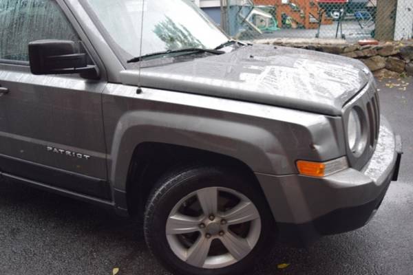*2012* *Jeep* *Patriot* *Latitude 4dr SUV* - cars & trucks - by... for sale in Paterson, CT – photo 10