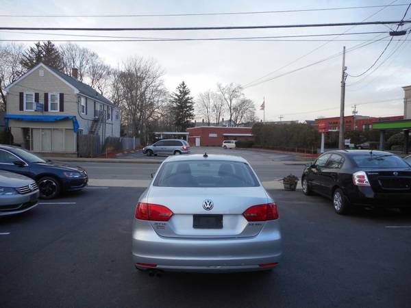 2011 VW JETTA 2.5 SEL LEATHER, SUNROOF. - cars & trucks - by dealer... for sale in Whitman, MA – photo 5