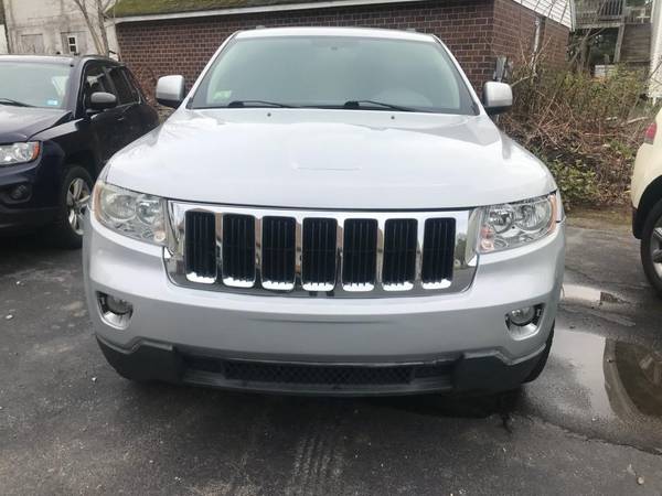 11 Jeep Grand Cherokee Laredo 4x4 low miles vy clean runs 100 for sale in Hanover, MA – photo 3