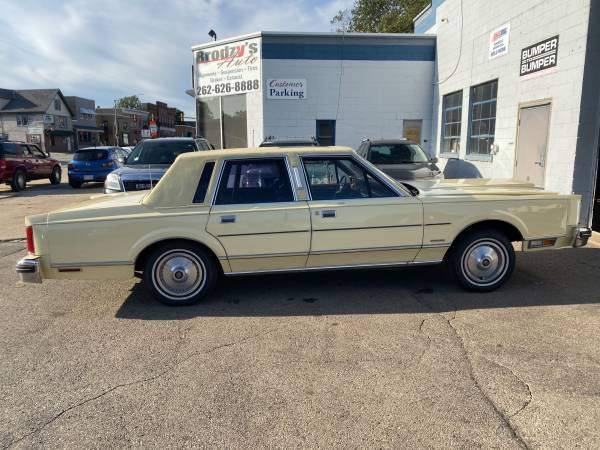 1981 Lincoln Towncar - cars & trucks - by owner - vehicle automotive... for sale in STURGEON BAY, WI – photo 7