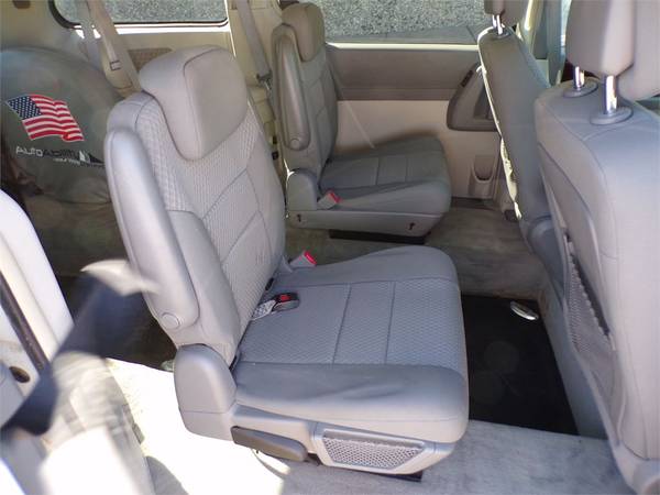 CHRYSLER TOWN & COUNTRY REAR MANUAL RAMP HANDICAPPED WHEELCHAIR VAN... for sale in Irving, OK – photo 18